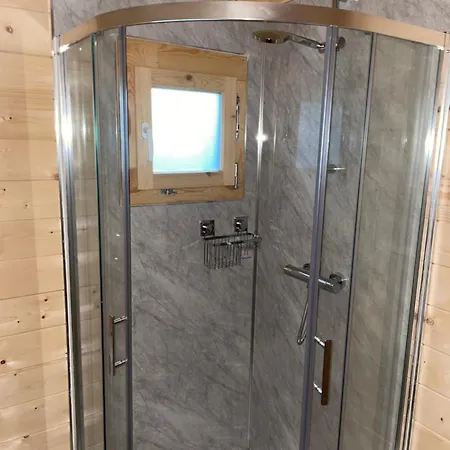 Executive Pod And Jacuzzi Watch House Village