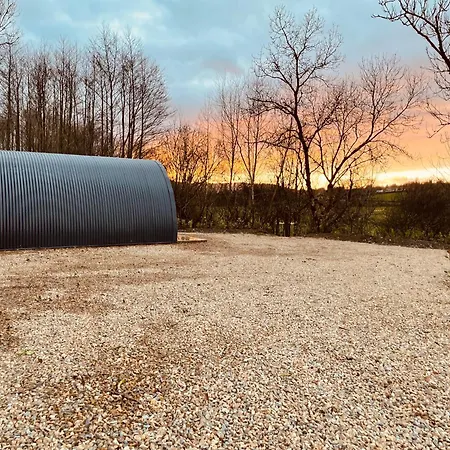 Country house Executive Pod And Jacuzzi Watch House Village