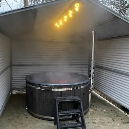 Executive Pod And Jacuzzi *