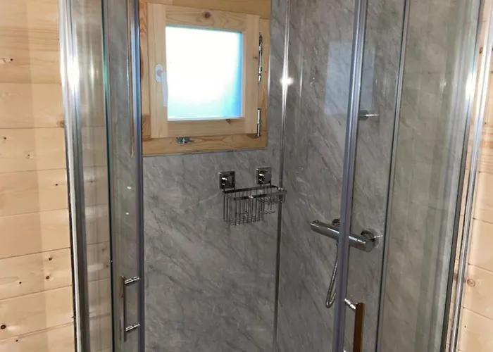 Executive Pod And Jacuzzi Watch House Village