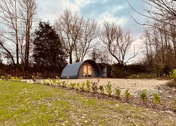 Executive Pod And Jacuzzi * Watch House Village