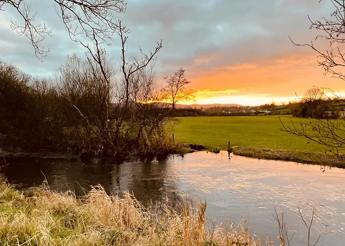Executive Pod And Jacuzzi Landsted Watch House Village