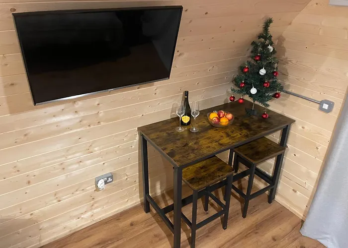 Gospodarstwo wiejskie Executive Pod And Jacuzzi Watch House Village