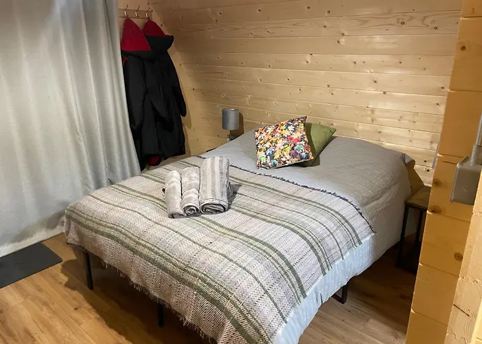 Executive Pod And Jacuzzi Landsted Watch House Village