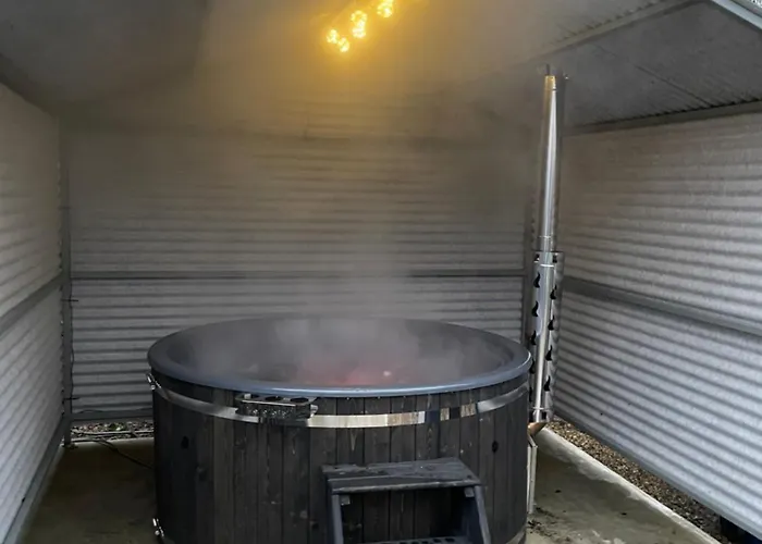 Executive Pod And Jacuzzi *